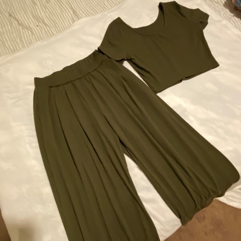 Green Amazon Set